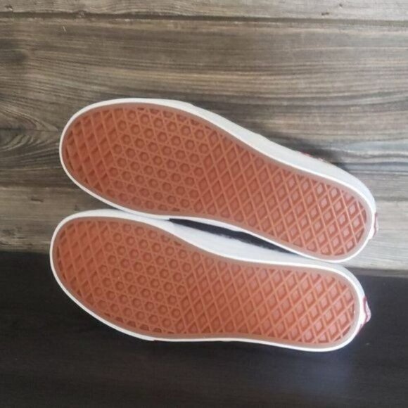 Vans White and‎ Red Sneakers Stylish and Comfortable - Picture 9 of 10